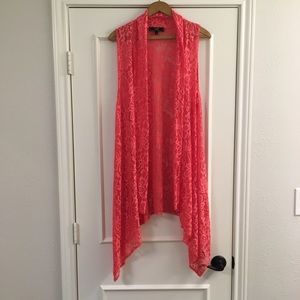Coral lace flowy vest M